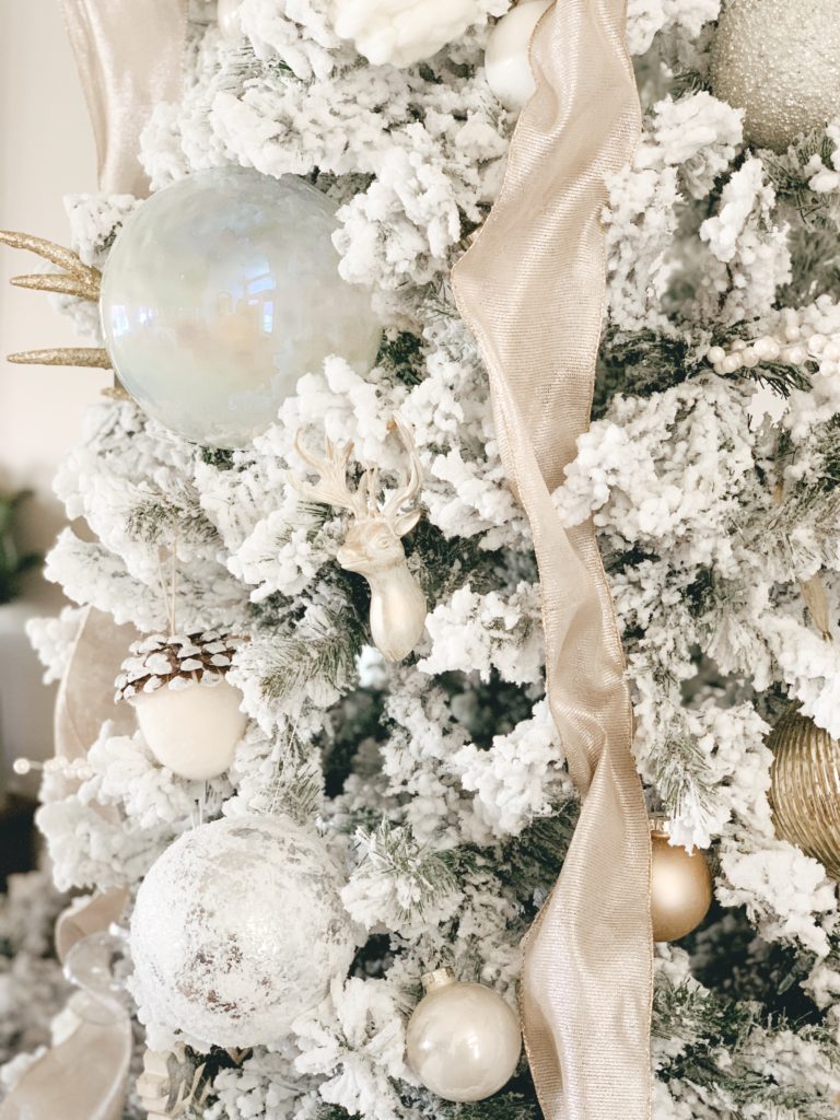How I Decorate My Christmas Tree + How to Stick With One Christmas ...