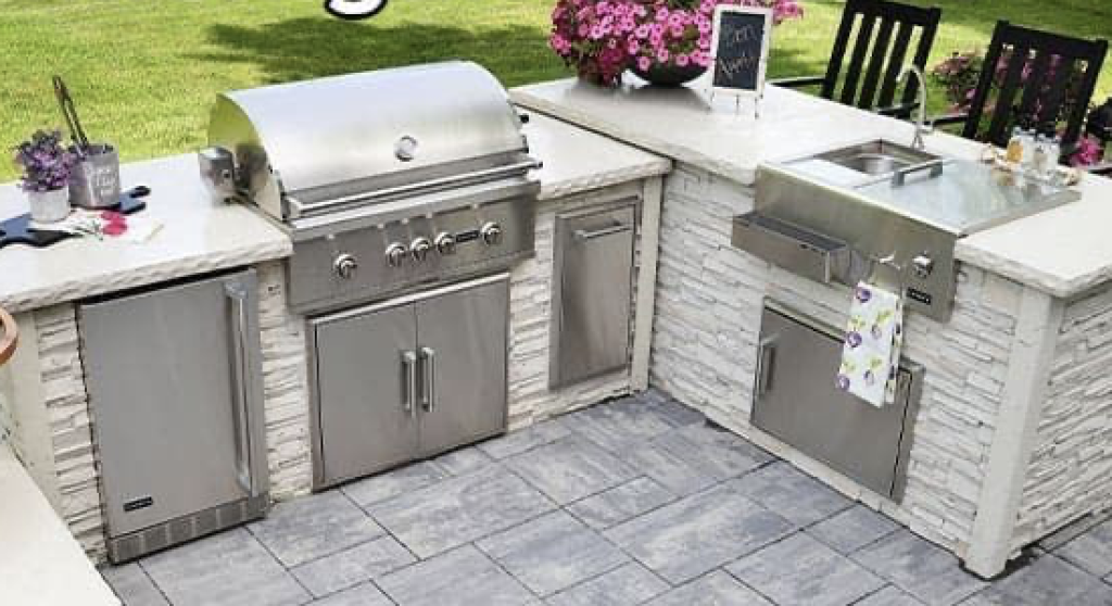 outdoor kitchen idea